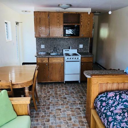 Ebb Tide Motel St. Pete Beach Buitenkant foto