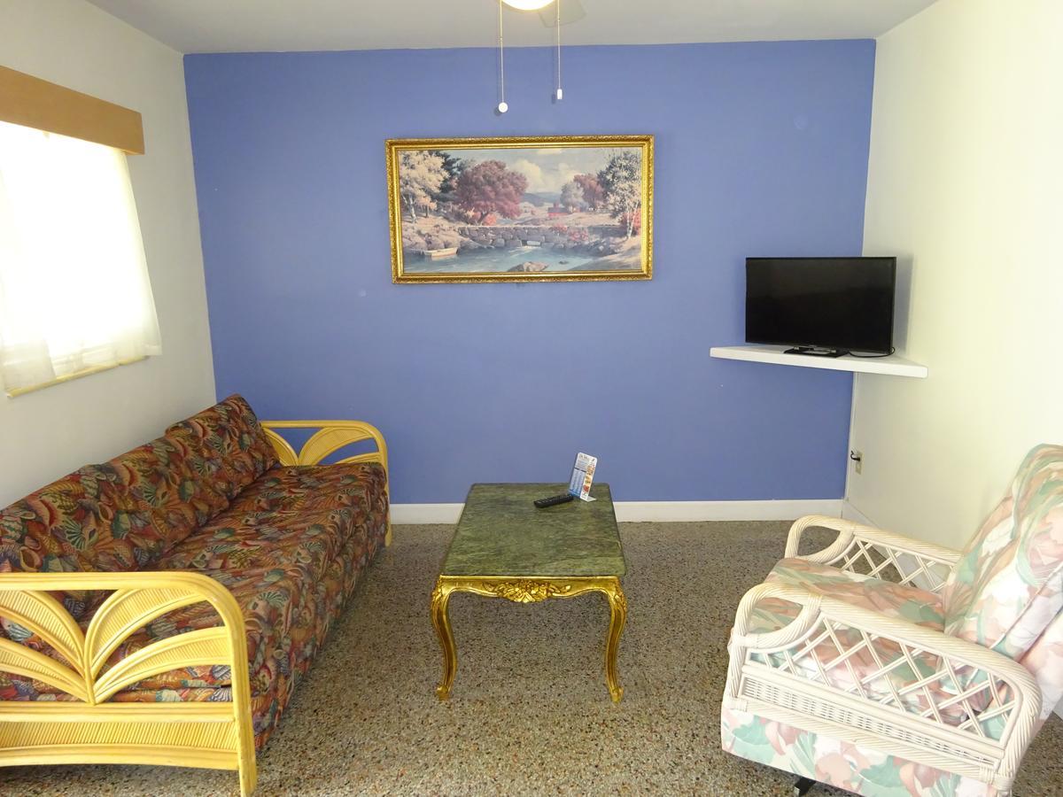 Ebb Tide Motel St. Pete Beach Buitenkant foto