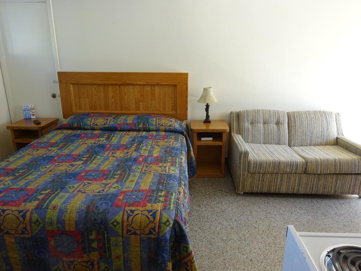 Ebb Tide Motel St. Pete Beach Buitenkant foto