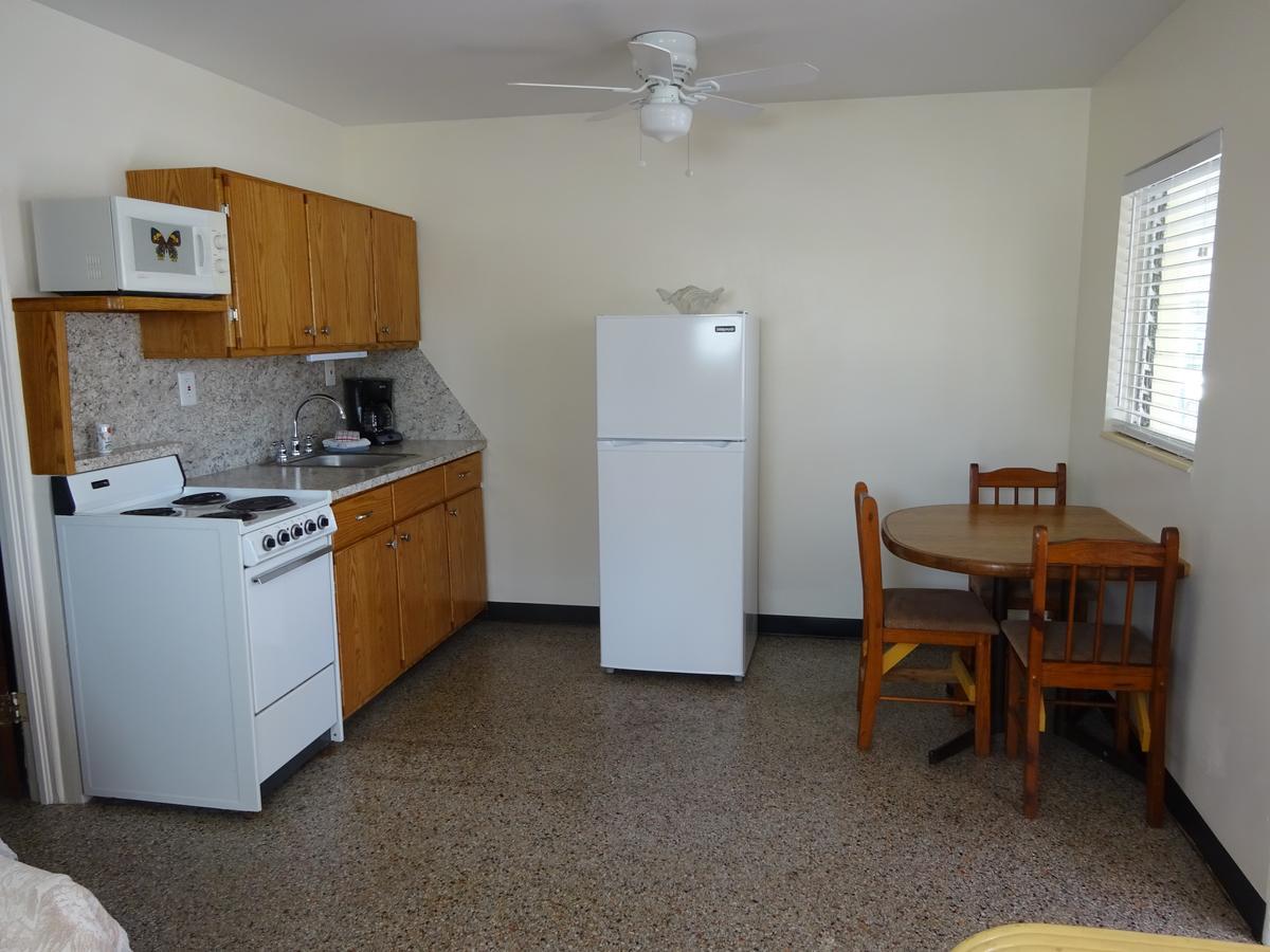 Ebb Tide Motel St. Pete Beach Buitenkant foto
