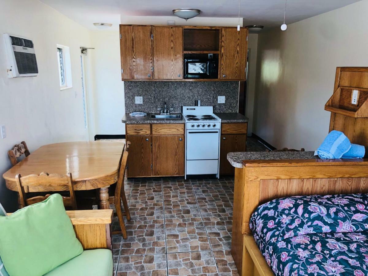 Ebb Tide Motel St. Pete Beach Buitenkant foto