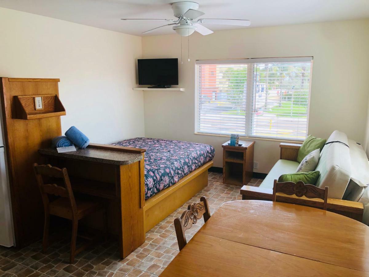 Ebb Tide Motel St. Pete Beach Buitenkant foto